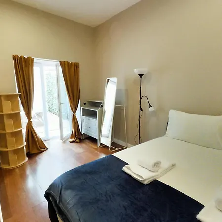 T2 Renovado Com Terraco Em Arroios * Лиссабон