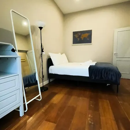 T2 Renovado Com Terraco Em Arroios *