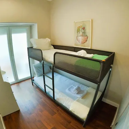 T2 Renovado Com Terraco Em Arroios Апартаменты