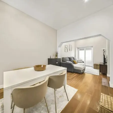 T2 Renovado Com Terraco Em Arroios Apartament Lizbona